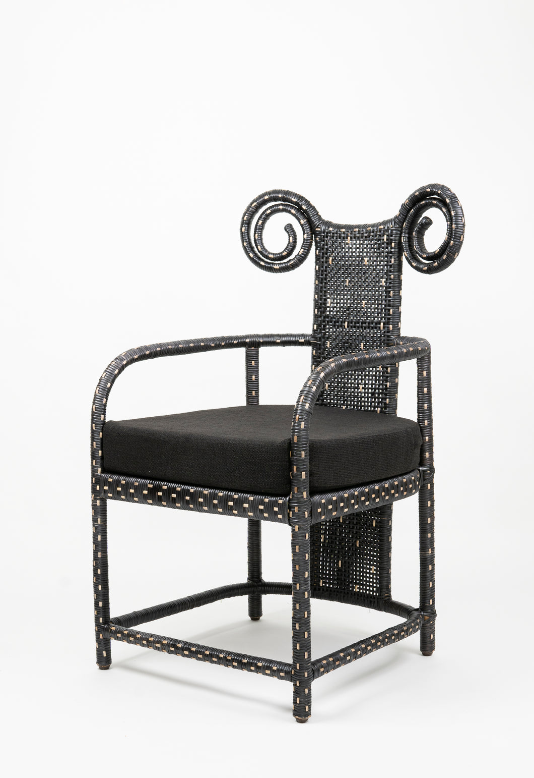 The Huh Tu Chair | Black